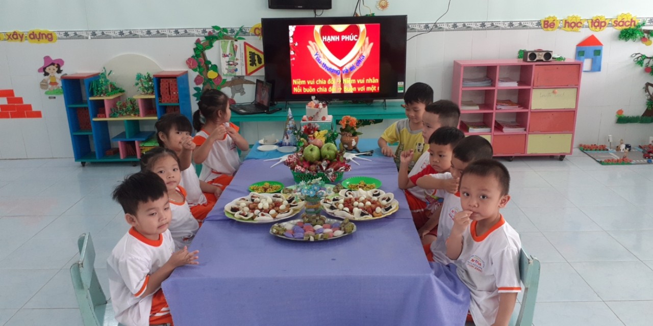 BUFFET MỪNG QUỐC TẾ HẠNH PHÚC TẠI TRƯỜNG HỌC