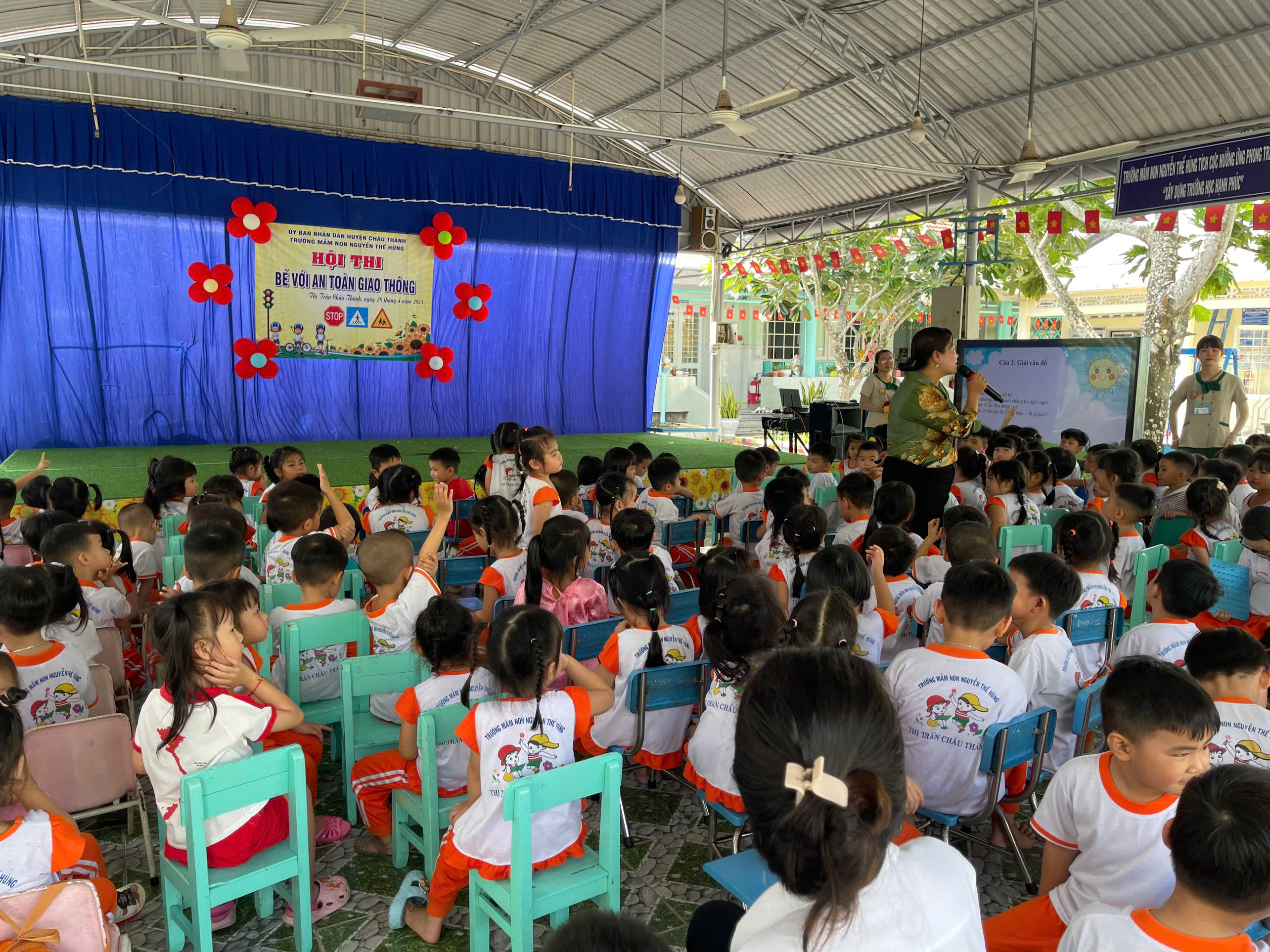 24-25 BÉ THI AN TOÀN GIAO THÔNG