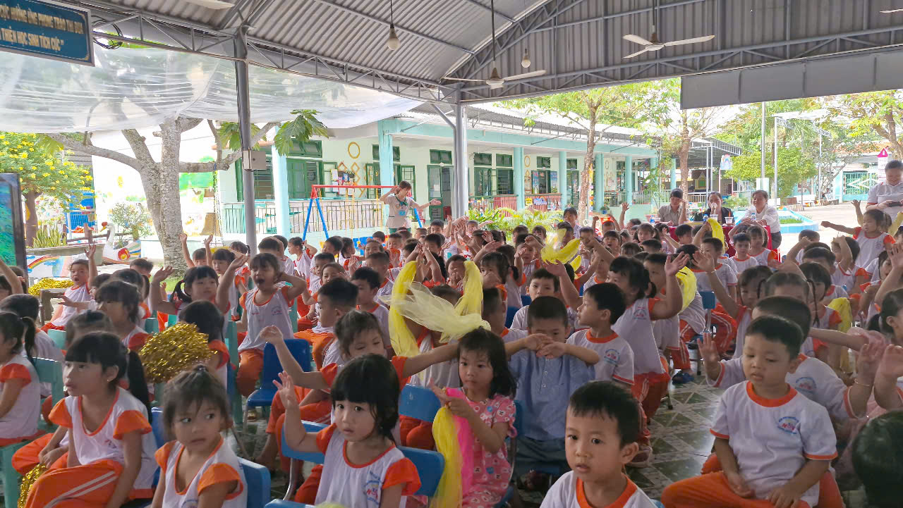 HỘI THI MẸ Ở TRƯỜNG VÀ MẸ Ở NHÀ